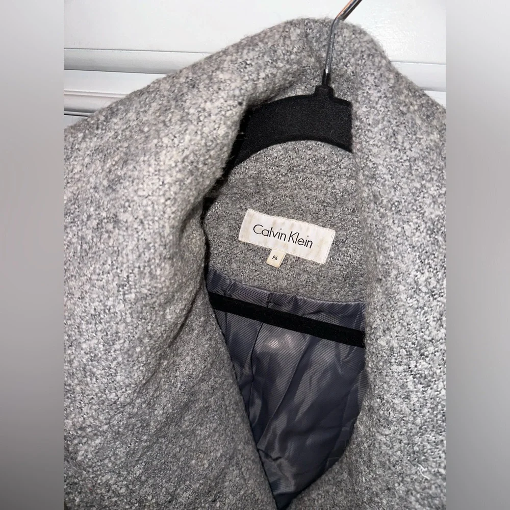 Circa 2012, Calvin Klein Grey Wool Coat, Size 6 - Picture 6 of 17